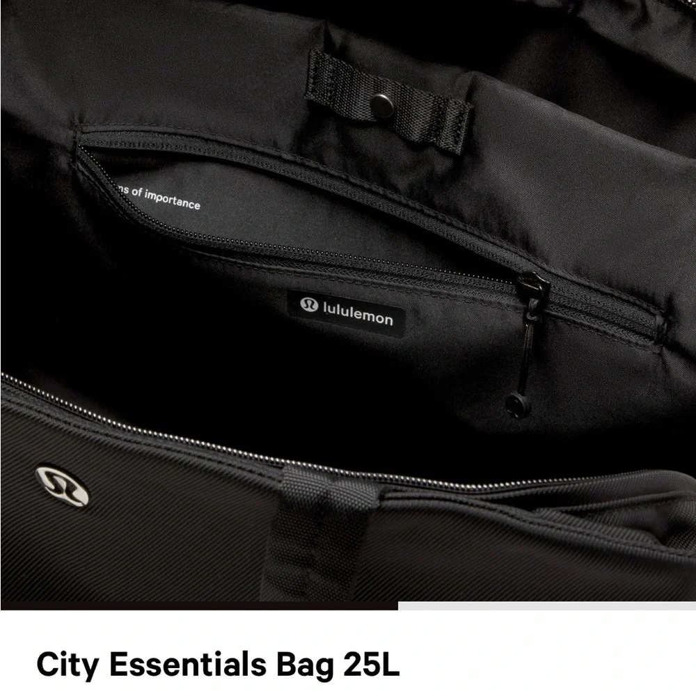 lululemon City Essentials Bag, Black. - Picture 4 of 10